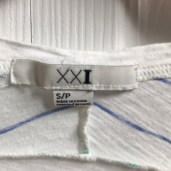 Striped Crop Top - Picture 3 of 3